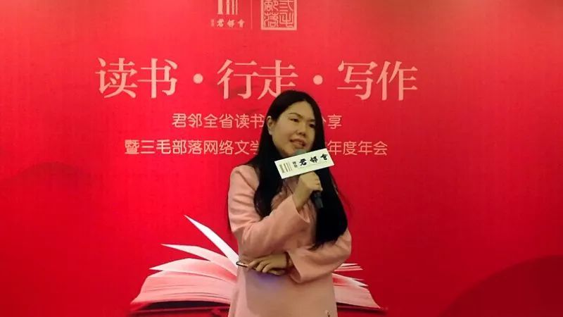 【太阳成集团tyc】小林志玲现身雷神展台 白纱长腿被镜头包围(图3) 太阳成官网